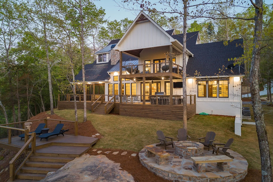 Live Auction Item 2: 9-Bedroom Lake House Vacation (sleeps 20)